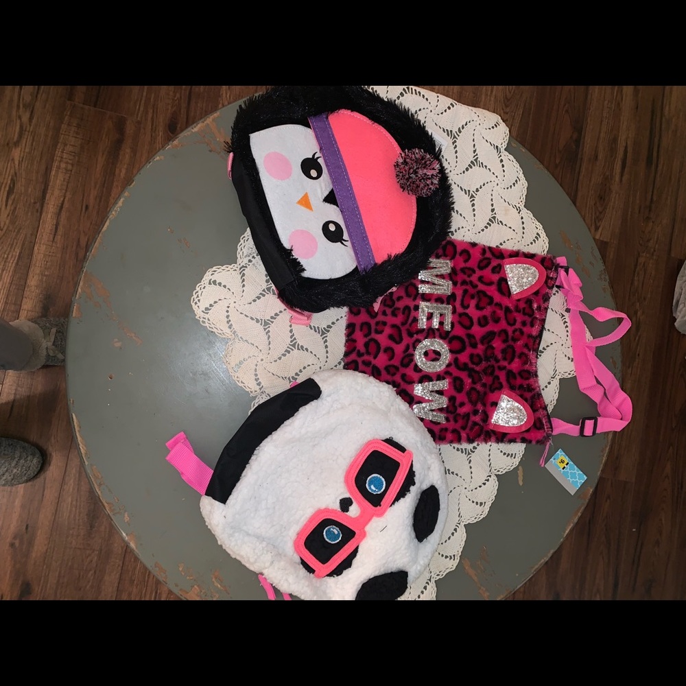 Lot of 3 novelty bags.